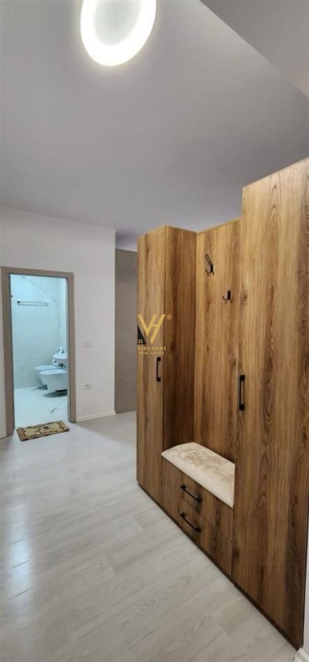 Tirane, jepet me qera apartament 2+1+Ballkon Kati 3, 100 m² 700 € (UNAZA E RE)