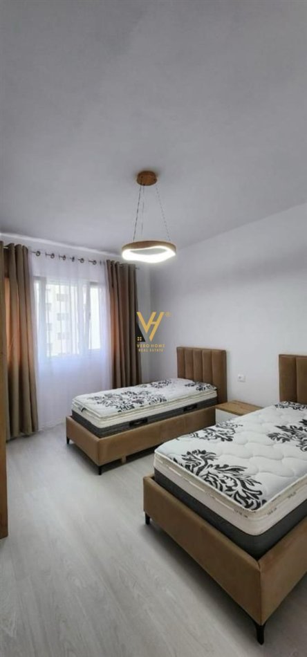 Tirane, jepet me qera apartament 2+1+Ballkon Kati 3, 100 m² 700 € (UNAZA E RE)