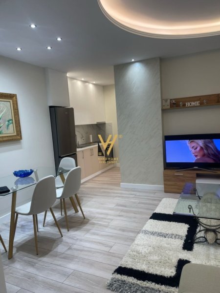 Tirane, jepet me qera apartament 1+1+Ballkon Kati 8, 70 m² 900 € (RRUGA E KOSOVAREVE)