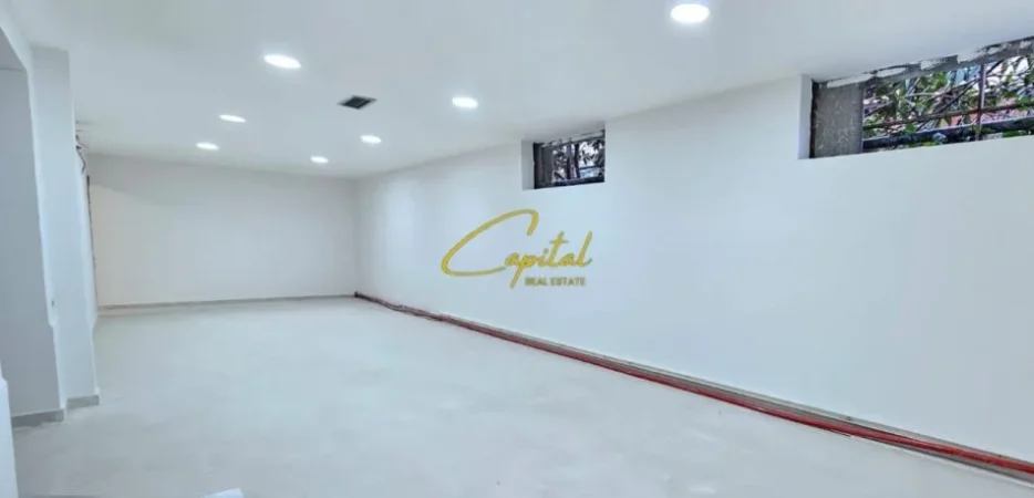 Tirane, jepet me qera dyqan Kati 0, 270 m² 3.200 € (KOMUNA E PARISIT)