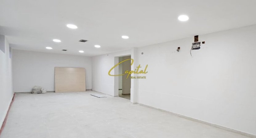 Tirane, jepet me qera dyqan Kati 0, 270 m² 3.200 € (KOMUNA E PARISIT)