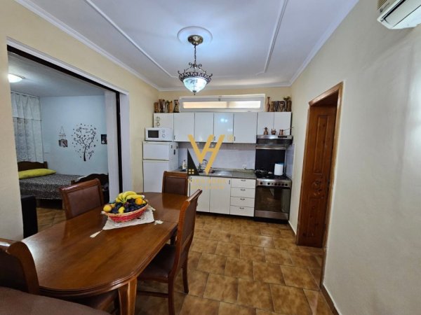 Tirane, jepet me qera apartament 2+1+Ballkon Kati 1, 80 m² 500 € (21 DHJETORI)