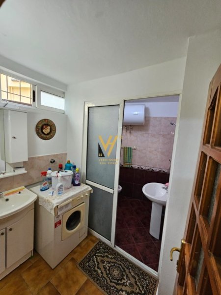 Tirane, jepet me qera apartament 2+1+Ballkon Kati 1, 80 m² 500 € (21 DHJETORI)