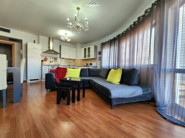 Tirane, jepet me qera apartament 1+1+Ballkon Kati 9, 70 m² 650 € (zogu i zi)