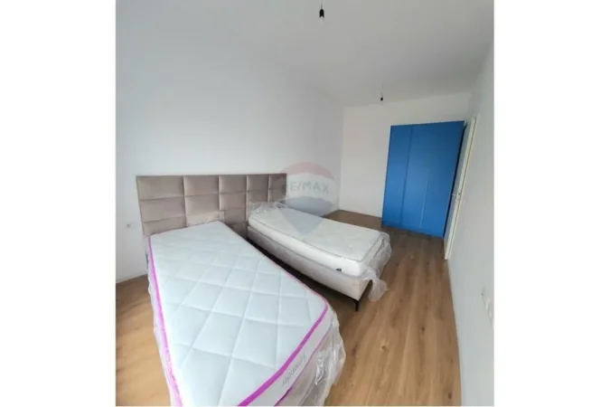 Tirane, jepet me qera apartament 1+1 Kati 2, 67 m² 400 € (Ali Demi)