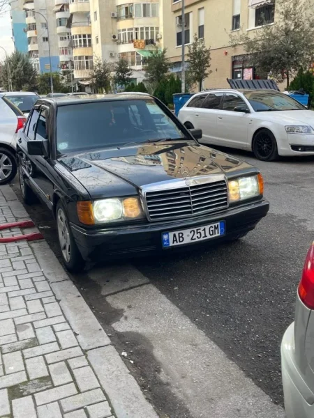 Tirane, shitet makine Benz Nafte, gri e erret manuale Kondicioner 3.499 €