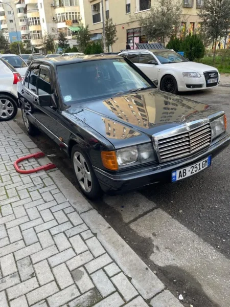 Tirane, shitet makine Benz Nafte, gri e erret manuale Kondicioner 3.499 €