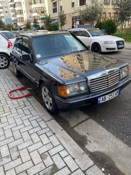 Tirane, shitet makine Benz Nafte, gri e erret manuale Kondicioner 3.499 €
