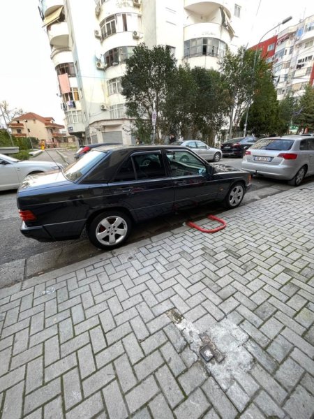 Tirane, shitet makine Benz Nafte, gri e erret manuale Kondicioner 3.499 €