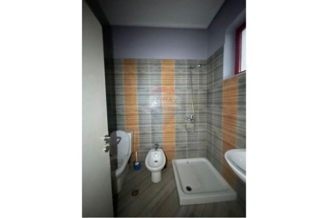 Tirane, jepet me qera apartament 2+1 Kati 2, 90 m² 300 € (Kthesa Kamzes)
