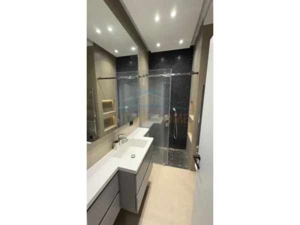 Tirane, jepet me qera apartament 1+1 Kati 8, 76 m² 850 € (Rruga e Kavajes)