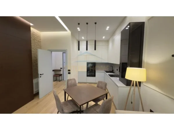 Tirane, jepet me qera apartament 1+1 Kati 8, 76 m² 850 € (Rruga e Kavajes)