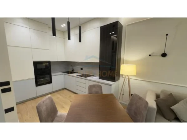 Tirane, jepet me qera apartament 1+1 Kati 8, 76 m² 850 € (Rruga e Kavajes)