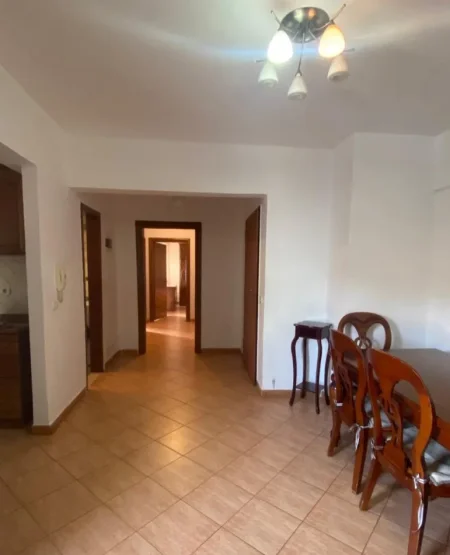 Tirane, jepet me qera apartament Kati 3, 90 m² 350 € (Kompleksi Malajzian)