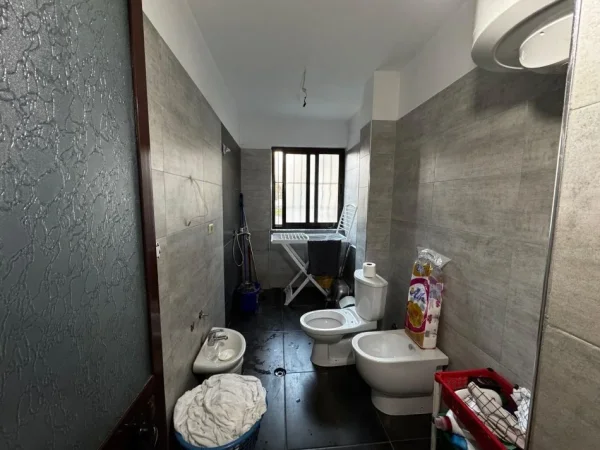 Tirane, shitet apartament 1+1 Kati 1, 56 m² 75.000 € (Te Katrori)