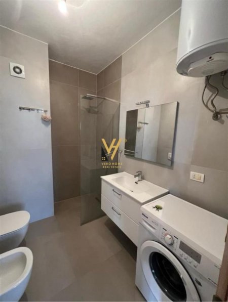 Tirane, jepet me qera apartament 2+1+Ballkon Kati 4, 100 m² 500 € (ASTIR)