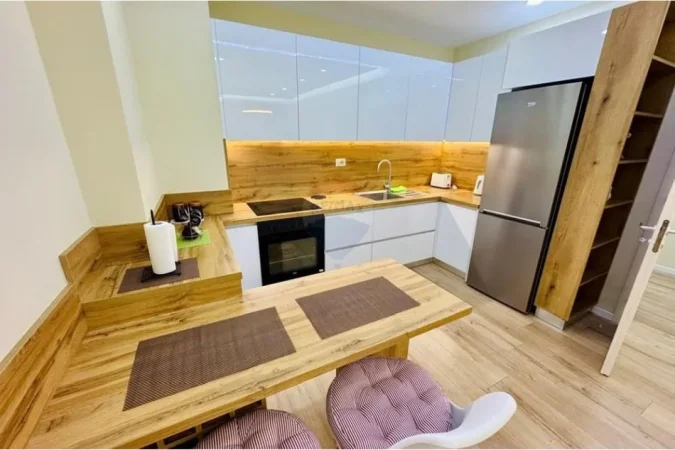 Tirane, jepet me qera apartament 1+1 Kati 3, 68 m² 450 € (Shkoze)