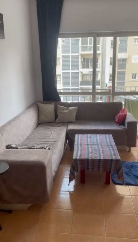 Tirane, jepet me qera 1+1+Ballkon Kati 3, 400 € (Ish Fusha Aviacionit tek bar Agroni)