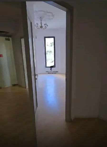 Tirane, jepet me qera zyre Kati 1, 80 m² 1.400 € (QENDER)