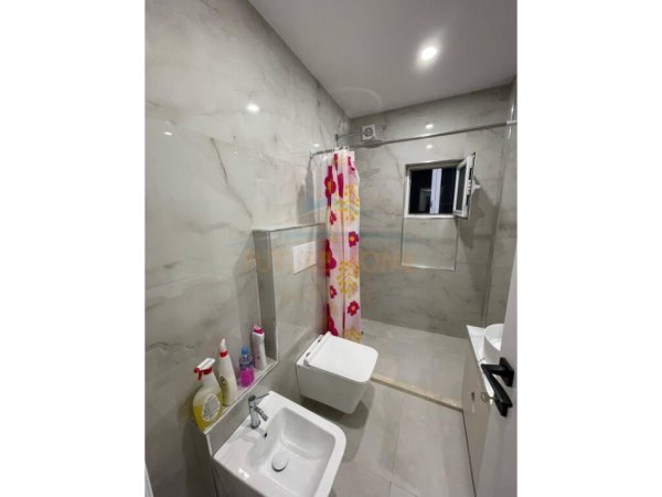 Tirane, jepet me qera apartament 1+1 Kati 1, 60 m² 600 € (ish parku)