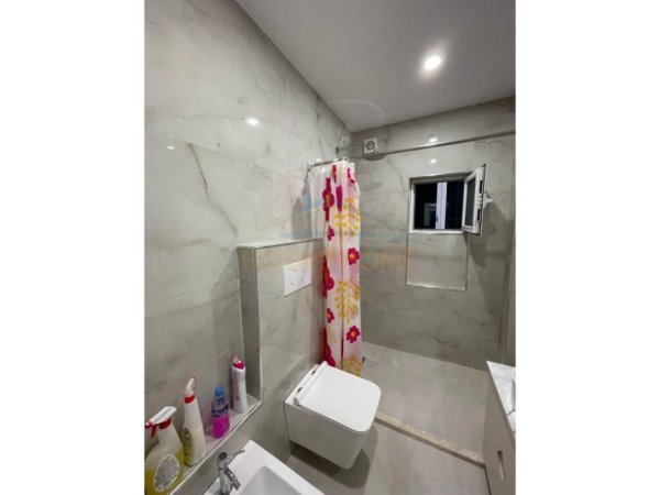 Tirane, jepet me qera apartament 1+1 Kati 1, 60 m² 600 € (ish parku)