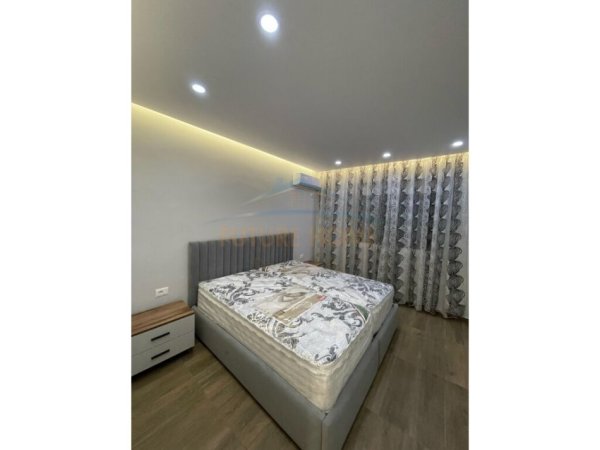 Tirane, jepet me qera apartament 1+1 Kati 1, 60 m² 600 € (ish parku)