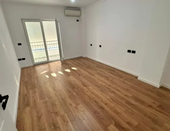 Tirane, shitet apartament 2+1+Ballkon , 100 m² 160.000 € (21 Dhjetori)