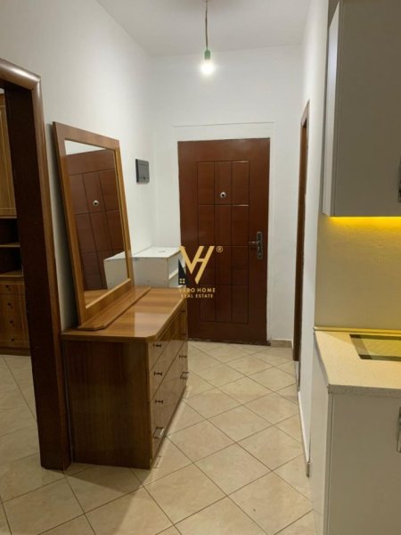 Tirane, jepet me qera apartament 1+1+Ballkon Kati 3, 70 m² 450 € (KODRA E DIELLIT)