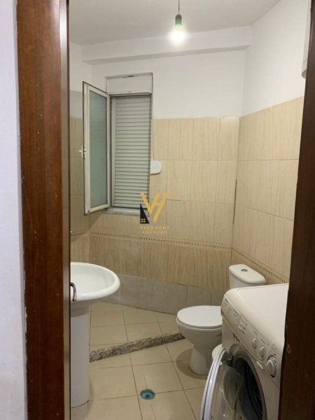 Tirane, jepet me qera apartament 1+1+Ballkon Kati 3, 70 m² 450 € (KODRA E DIELLIT)