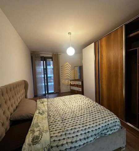 Tirane, jepet me qera apartament 2+1+Ballkon , 700 € (Kompleksi Fiori di bosko)