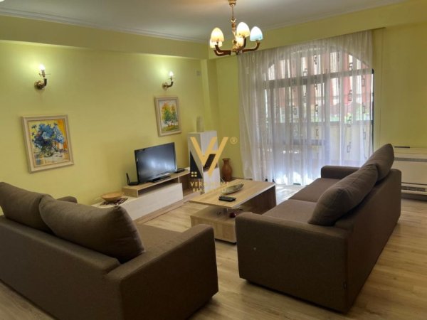 Tirane, jepet me qera apartament 3+1+Ballkon Kati 4, 150 m² 1.000 € (STACIONI I TRENIT)