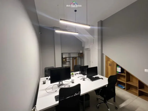 Tirane, jepet me qera zyre Kati 0, 25 m² 300 € (ish parku)