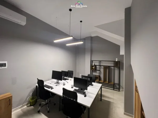 Tirane, jepet me qera zyre Kati 0, 25 m² 300 € (ish parku)