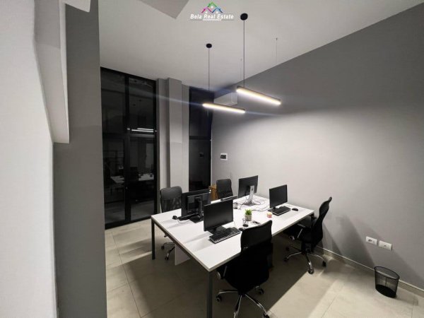 Tirane, jepet me qera zyre Kati 0, 25 m² 300 € (ish parku)