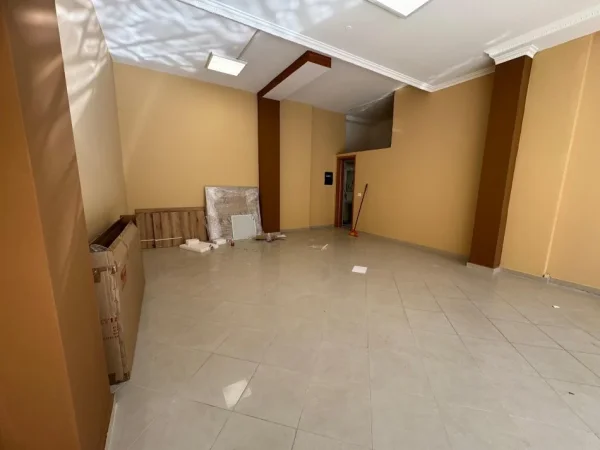 Tirane, jepet me qera ambjent biznesi Kati 0, 600 € (cerciz topulli)