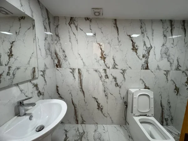 Tirane, jepet me qera ambjent biznesi Kati 0, 600 € (cerciz topulli)