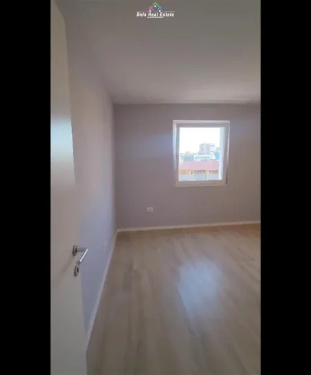 Tirane, jepet me qera apartament Kati 4, 90 m² 500 € (pazari i ri)