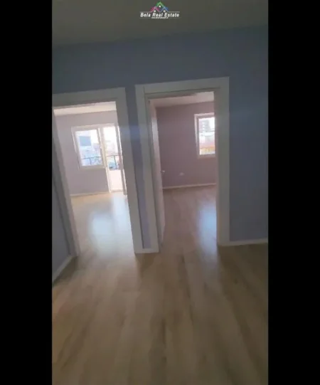 Tirane, jepet me qera apartament Kati 4, 90 m² 500 € (pazari i ri)