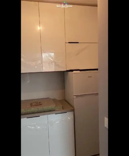 Tirane, jepet me qera apartament Kati 4, 90 m² 500 € (pazari i ri)