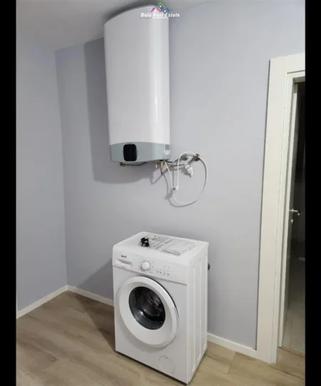 Tirane, jepet me qera apartament Kati 4, 90 m² 500 € (pazari i ri)