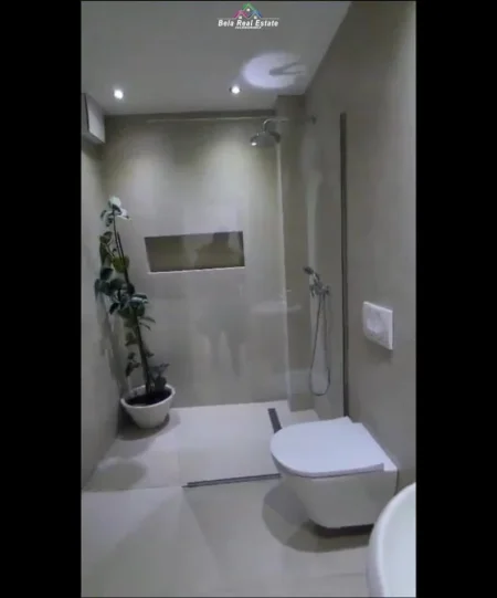 Tirane, jepet me qera apartament Kati 4, 90 m² 500 € (pazari i ri)