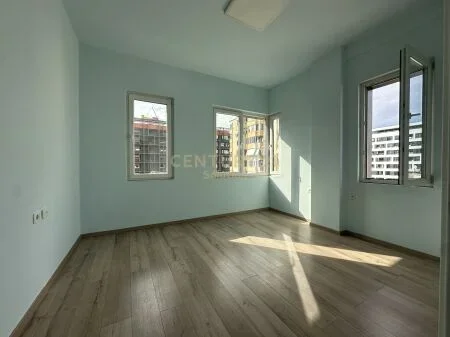Tirane, shitet apartament 2+1+Ballkon Kati 6, 110 m² 285.000 € (rruga sali butka)