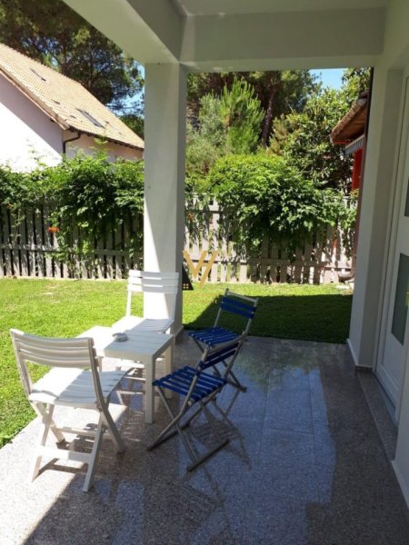 Durres, jepet me qera Vile 2+1+Ballkon Kati 0, 140 m² 1.500 € (MALI I ROBIT)
