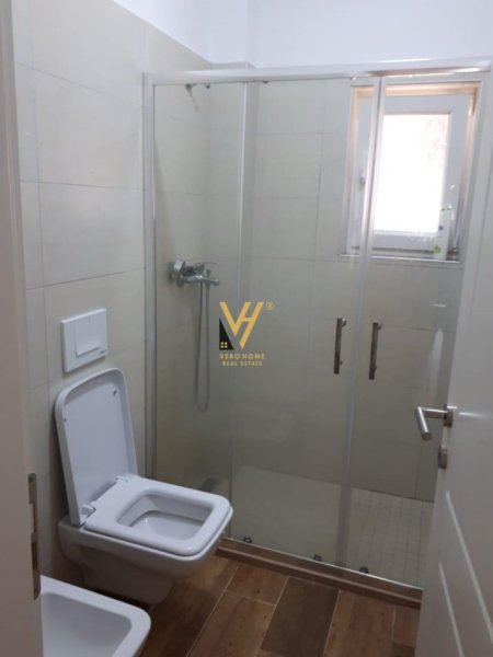 Durres, jepet me qera Vile 2+1+Ballkon Kati 0, 140 m² 1.500 € (MALI I ROBIT)