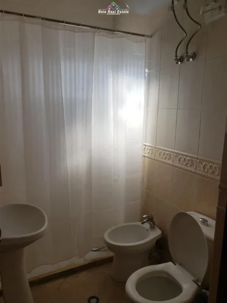 Tirane, jepet me qera apartament 2+1 Kati 2, 140 m² 550 € (Fusha e Aviacionit)