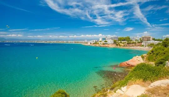 Tirane, oferte Costa Dorada – thesar i artë në bregun spanjoll!