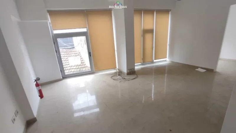 Tirane, jepet me qera zyre Kati 2, 60 m² 700 € (pazari i ri)