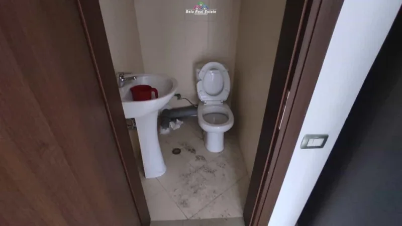 Tirane, jepet me qera zyre Kati 2, 60 m² 700 € (pazari i ri)