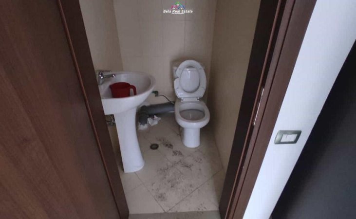 Tirane, jepet me qera zyre Kati 2, 60 m² 700 € (pazari i ri)