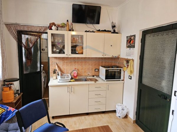Tirane, SHITET ose Jepet me Qera garsoniere, Kati 1, 50 m²  (Rruga Siri Kodra)